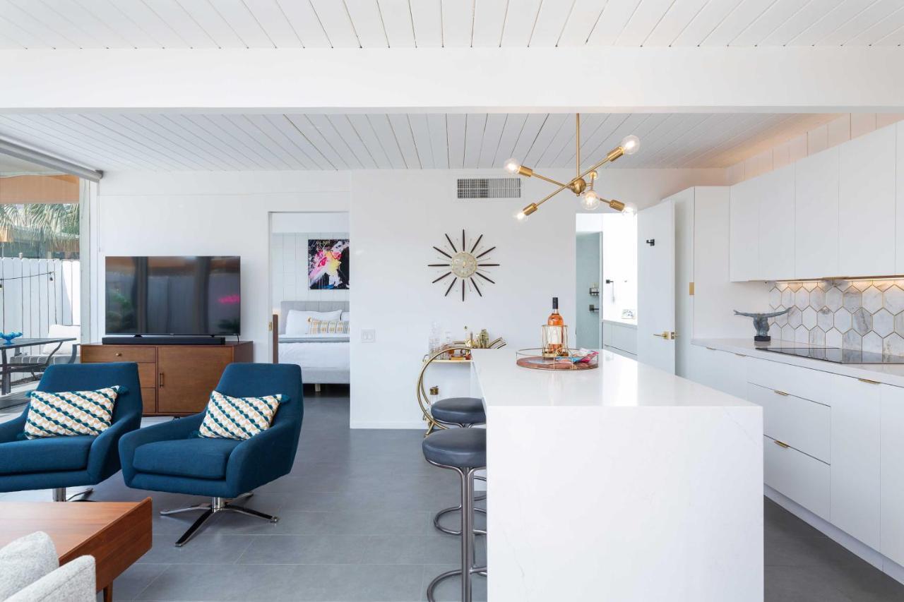 Mid-Century Palm Springs Bungalow With Patio! Exterior photo