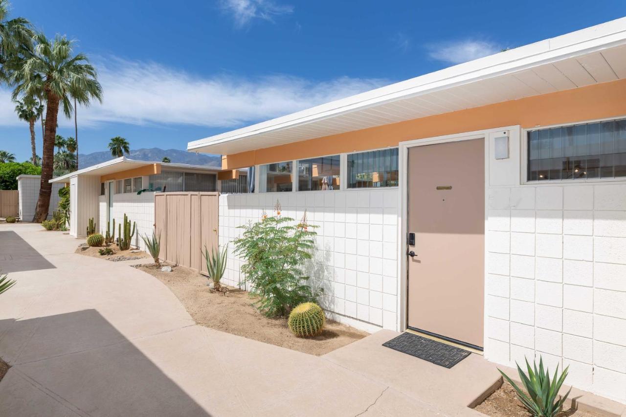 Mid-Century Palm Springs Bungalow With Patio! Exterior photo