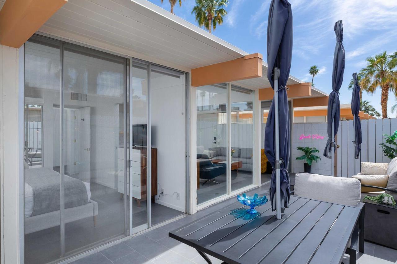 Mid-Century Palm Springs Bungalow With Patio! Exterior photo