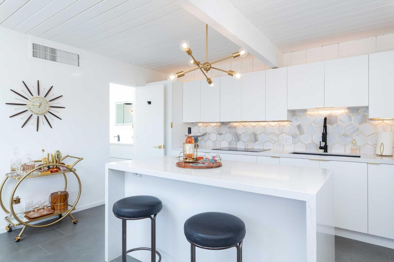 Mid-Century Palm Springs Bungalow With Patio! Exterior photo