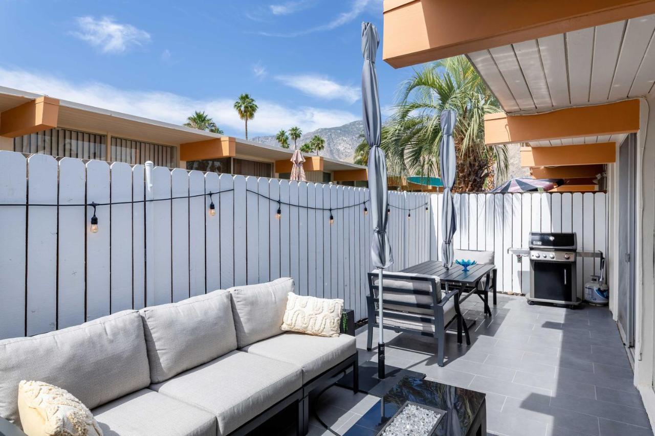 Mid-Century Palm Springs Bungalow With Patio! Exterior photo