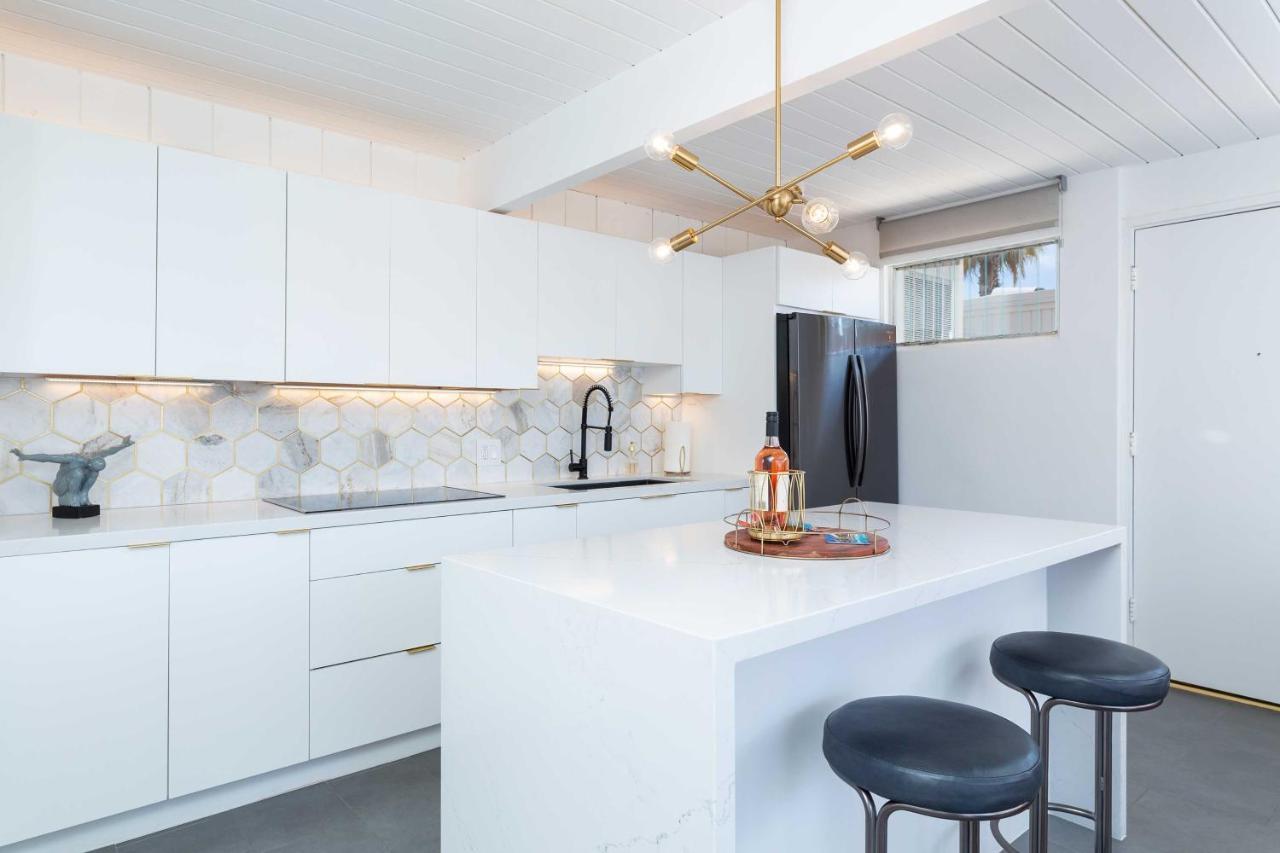 Mid-Century Palm Springs Bungalow With Patio! Exterior photo